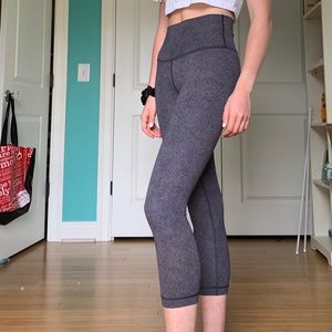 LULULEMON WUNDER UNDER CROP (High Rise)